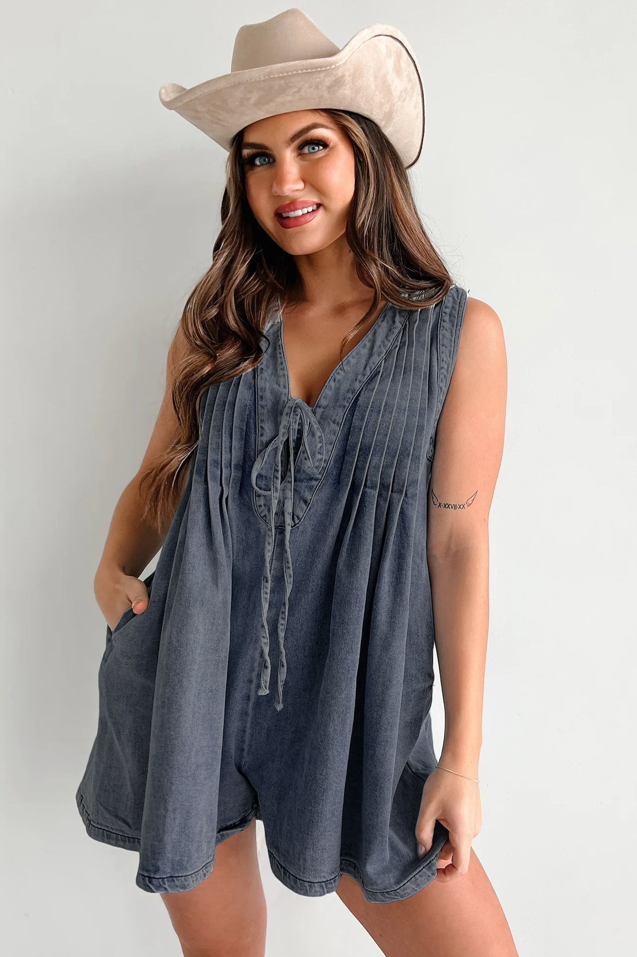 Laviney Sleeveless Jumpsuit with Tie Collar